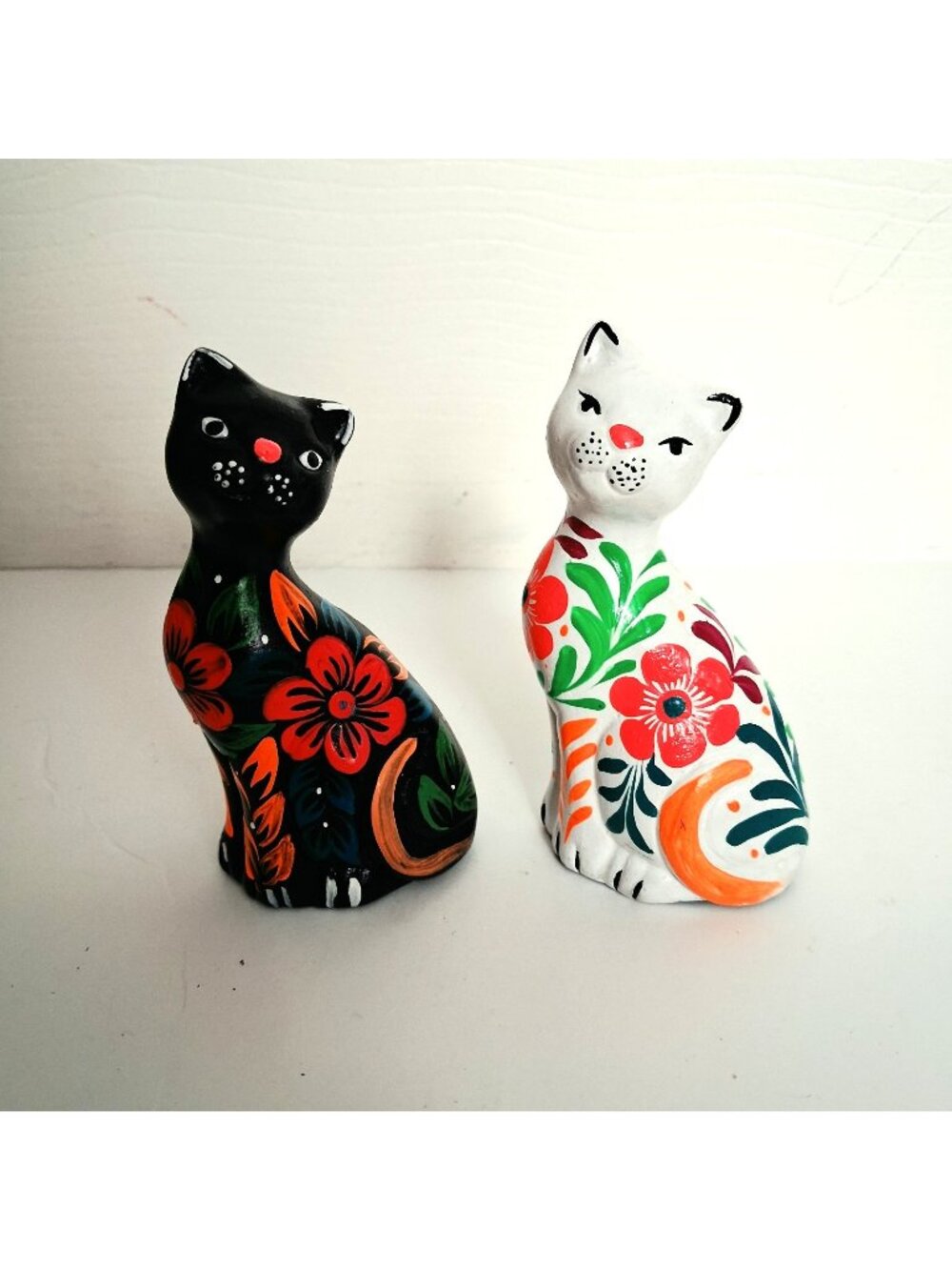 Peruvian Cat Figurines Artist Elva Florez 4" Clay Painted